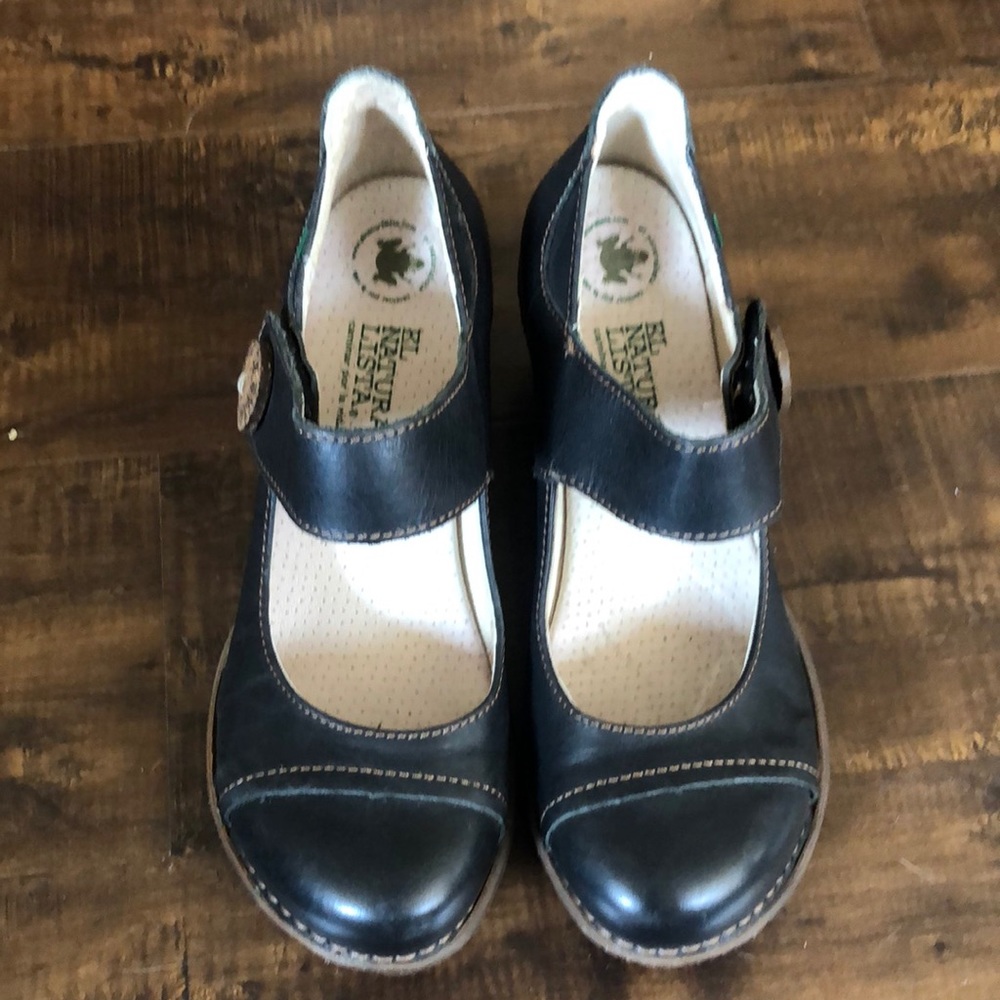 El Naturalista shoes